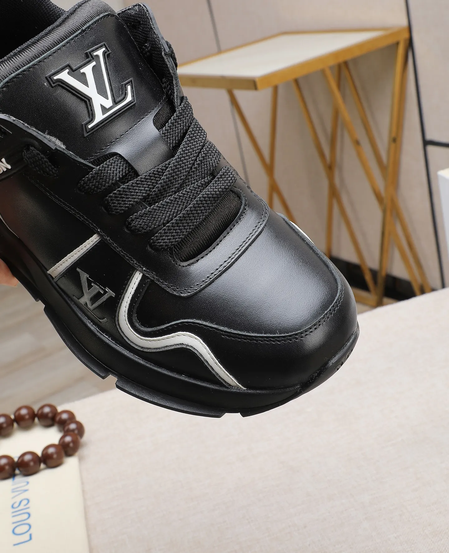 Men's shoes 💰600 📛📛【LOUIS VUITTON】New products synchronized on the official website 👟Milan fashion show style 🇰🇾🇰🇾LV family logo, celebrity style, a must-have for fashionistas ⚠️First-layer calfskin ➕Genuine leather lining ➕Official website original version special outsole 👞Number 38-44